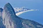 Morro dos Dois Irmãos e Arpoador vistos do alto da Pedra da Gavea, no Rio de Janeiro